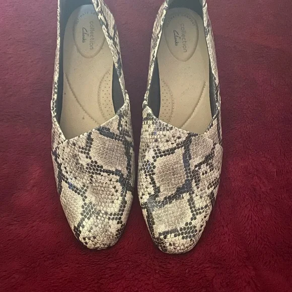 Clarks Women's Snakeskin Loafers - Black and Cream - Picture 3 of 7